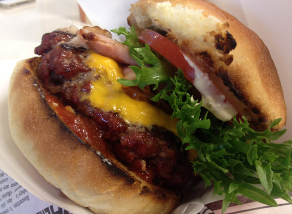 Diner Vabaduse pst, Nõmme, mädarõika peekoni burger