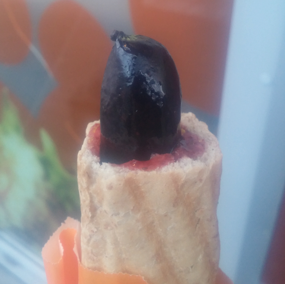 R-kioski verivorstiga hotdog